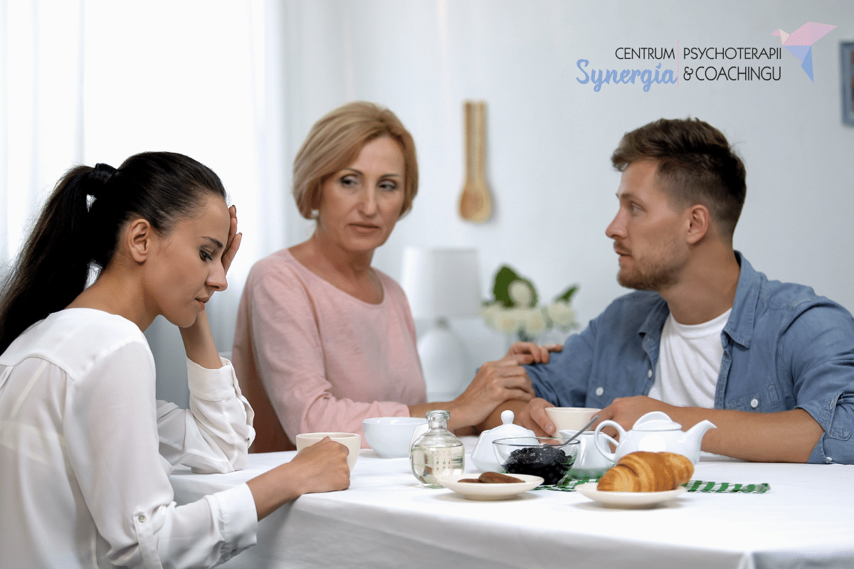 Toksyczna teściowa: Jak radzić sobie z&nbsp;trudnymi relacjami rodzinnymi?